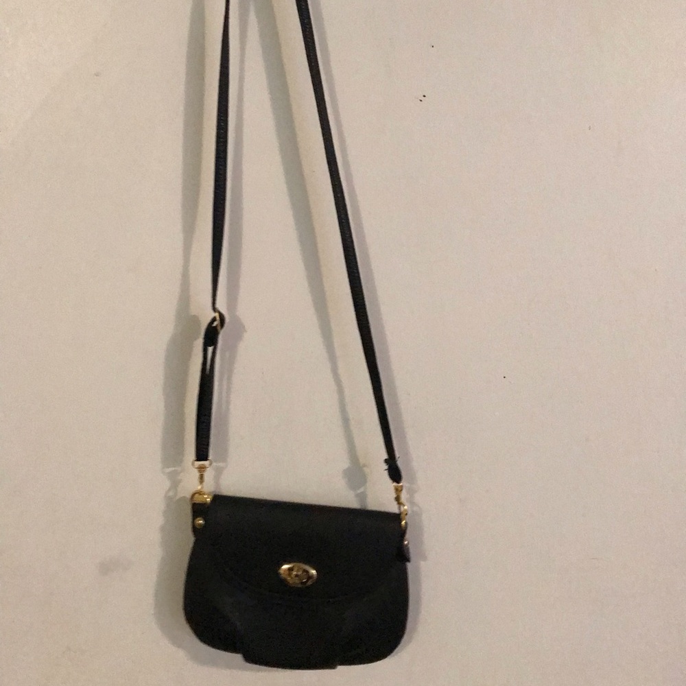 black crossbody bag